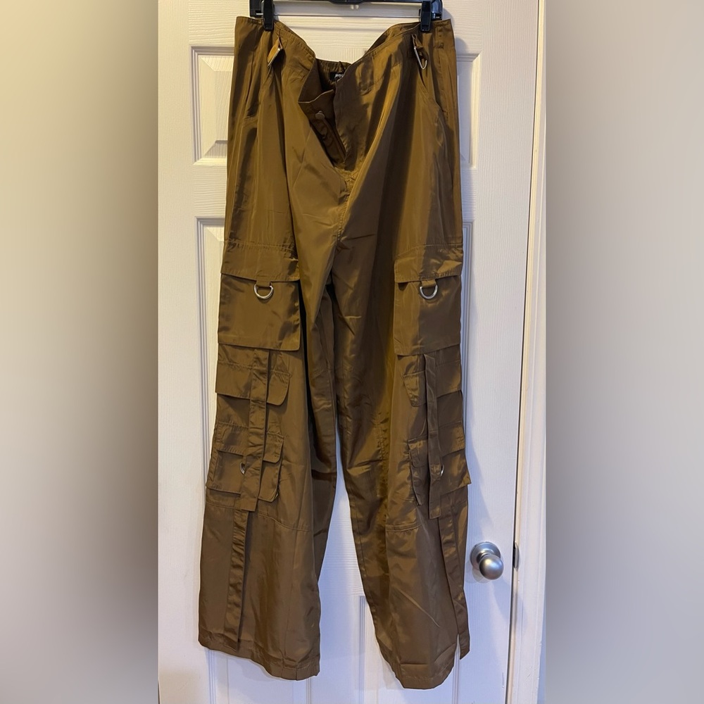 Nasty Gal Bronze Nylon Wide Leg Cargo Pants | NWT size 18